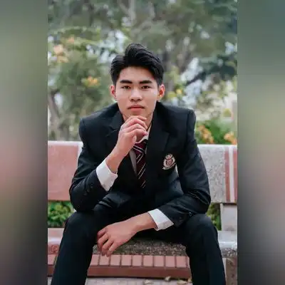 王明